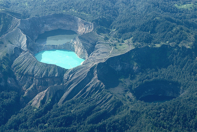 Келимуту: трехцветные озера в Индонезии