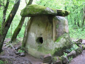 Дольмены – магические каменные «домики»