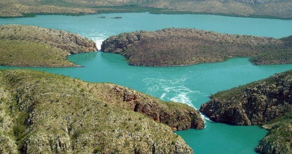 Горизонтальные водопады в Австралии