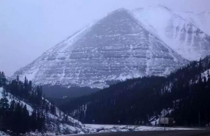 НЕИЗВЕСТНЫЕ ПИРАМИДЫ МИРА. Рукотворные горы ледяной Аляски