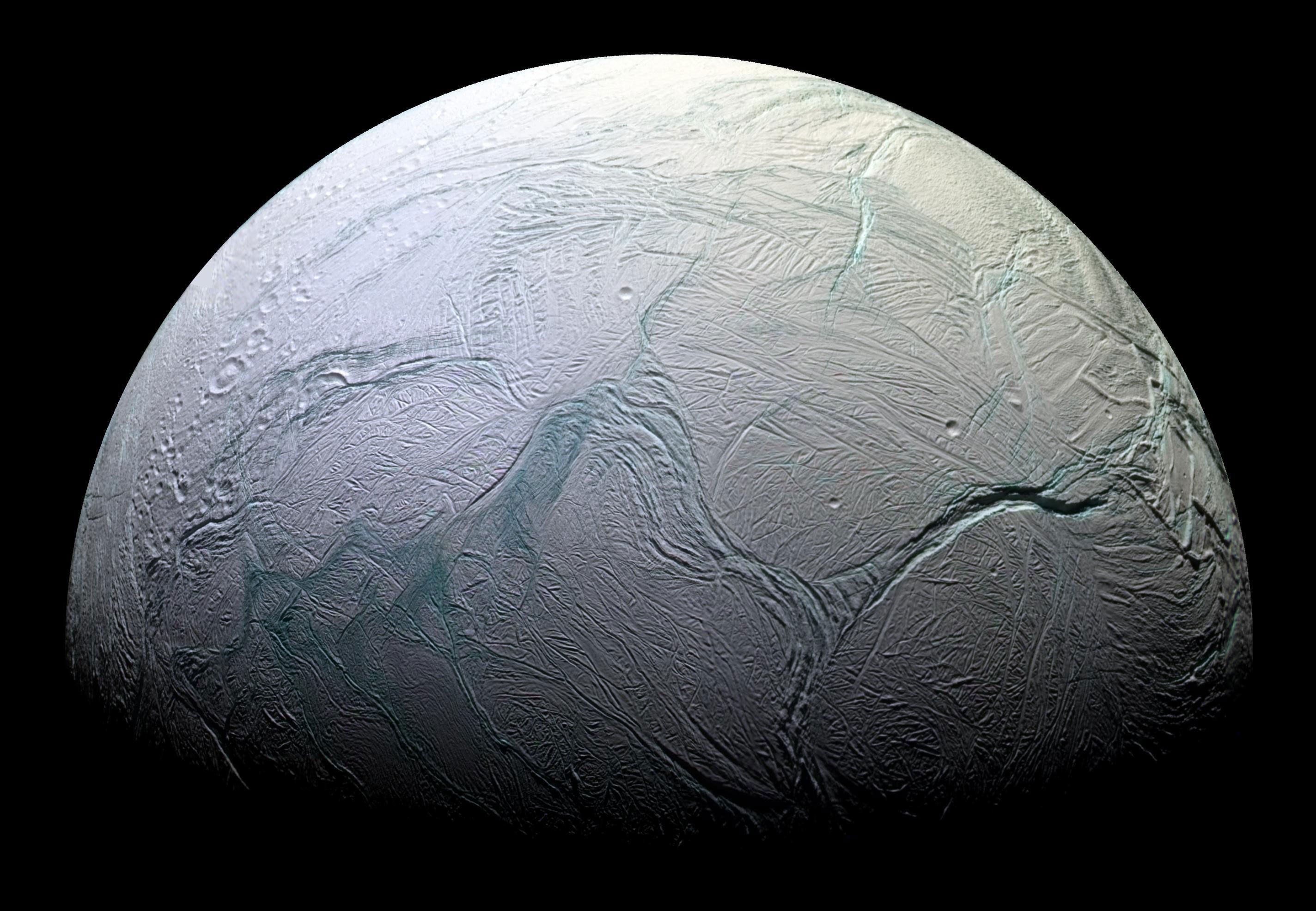 Ученые обнаружили внутри спутника Сатурна инопланетную жизнь