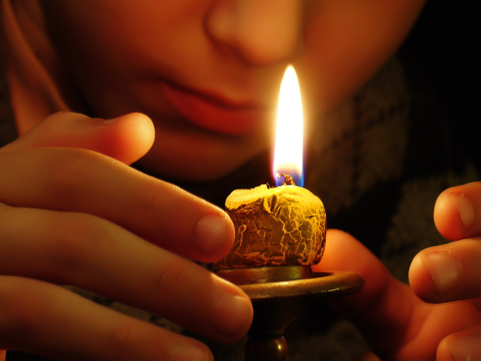 Очищение свечами: избавление от негативной энергии