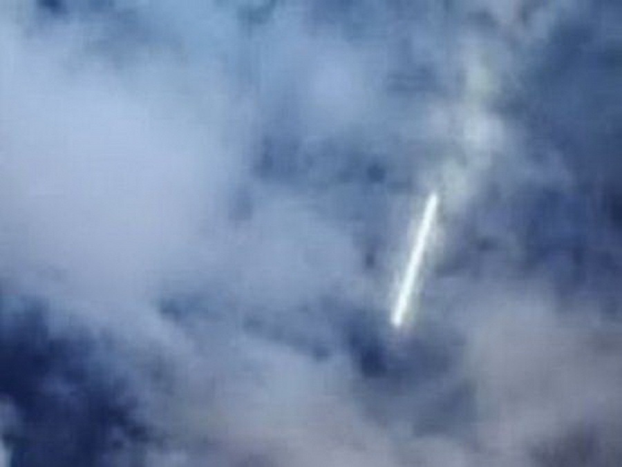 Сигарообразный НЛО появился в небе США