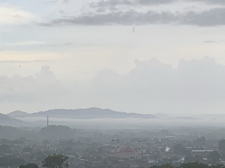 Два цилиндрических НЛО появились в небе над Малайзией