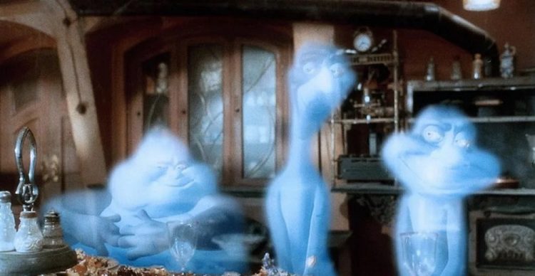 Камера слежения запечатлела «призраков» в пустующем доме