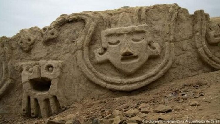 В Перу обнаружены каменные барельефы возрастом 3800 лет, символизирующие голод, вызванный изменением климата