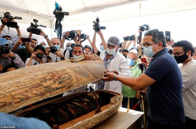 2500 летний саркофаг вскрыли в Египте