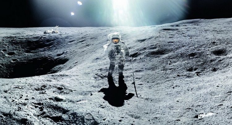 Ученые NASA обнаружили на Луне гигантские следы, не принадлежащие человеку