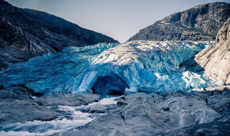 В норвежском леднике обнаружили стрелы, которым 6000 лет