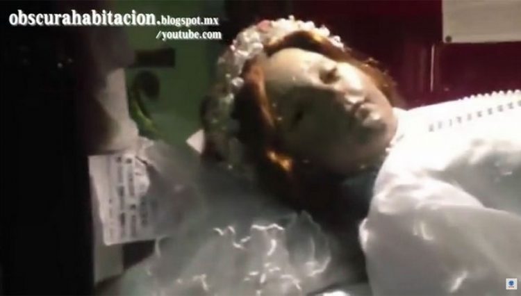 Трехсотлетняя мумия девушки неожиданно открыла глаза