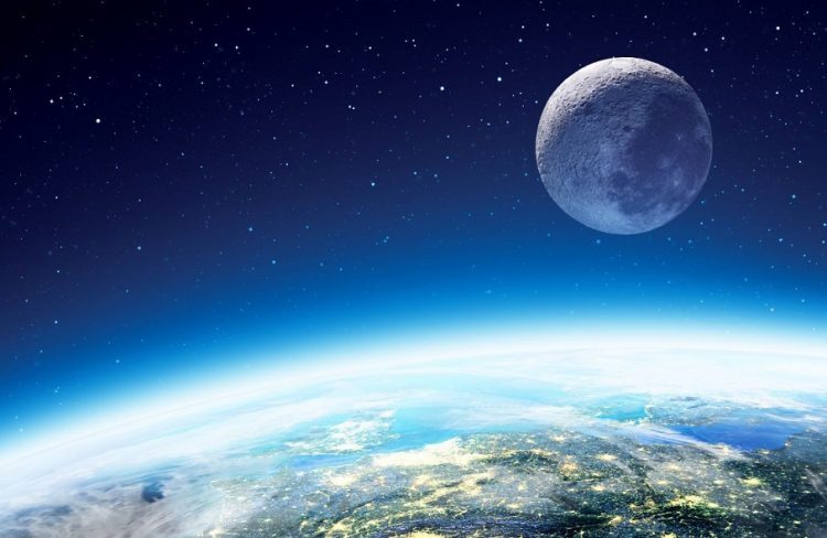 Астрофизик: Луна все время «падает» на Землю, но промахивается