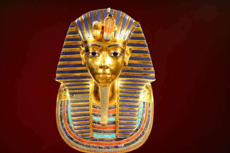 Предложена новая гипотеза о золотой маске Тутанхамона