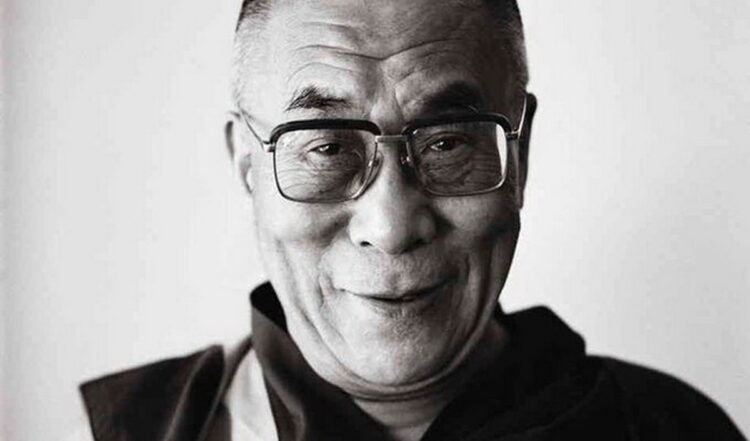 «Лучшая жизнь не подается на блюде»: 7 советов Далай-ламы для несчастливых женщин