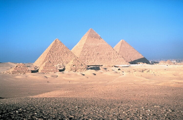 Пирамида Хеопса состоит из трёх пирамид