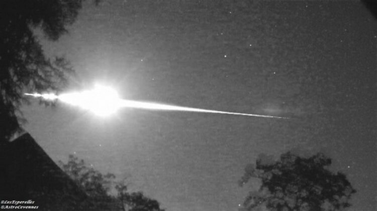 Падение метеорита зафиксировали в небе над Новой Англией