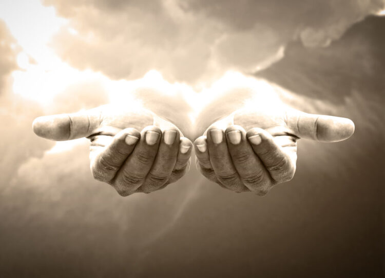 «В руках Бога»: мощное упражнение самопомощи для тех, кто отчаялся