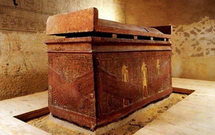 В гробнице для фараона обнаружили мумию загадочной женщины