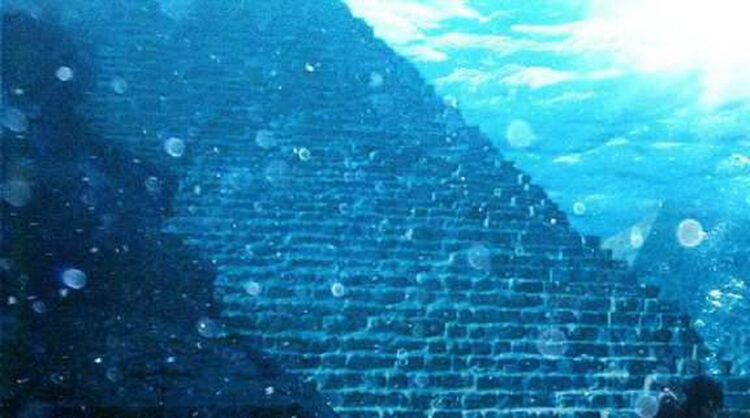 Сооружения похожие на пирамиды найдены в Бермудском треугольнике