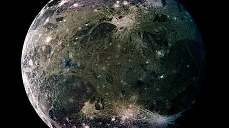 Спутник Юпитера передает загадочные радиосигналы